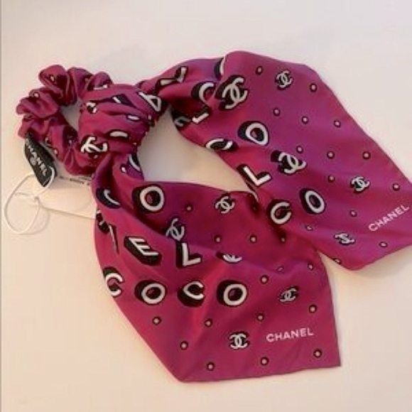Chanel
2023 CC Silk Scrunchie w/ Tags - Picture 1 of 3